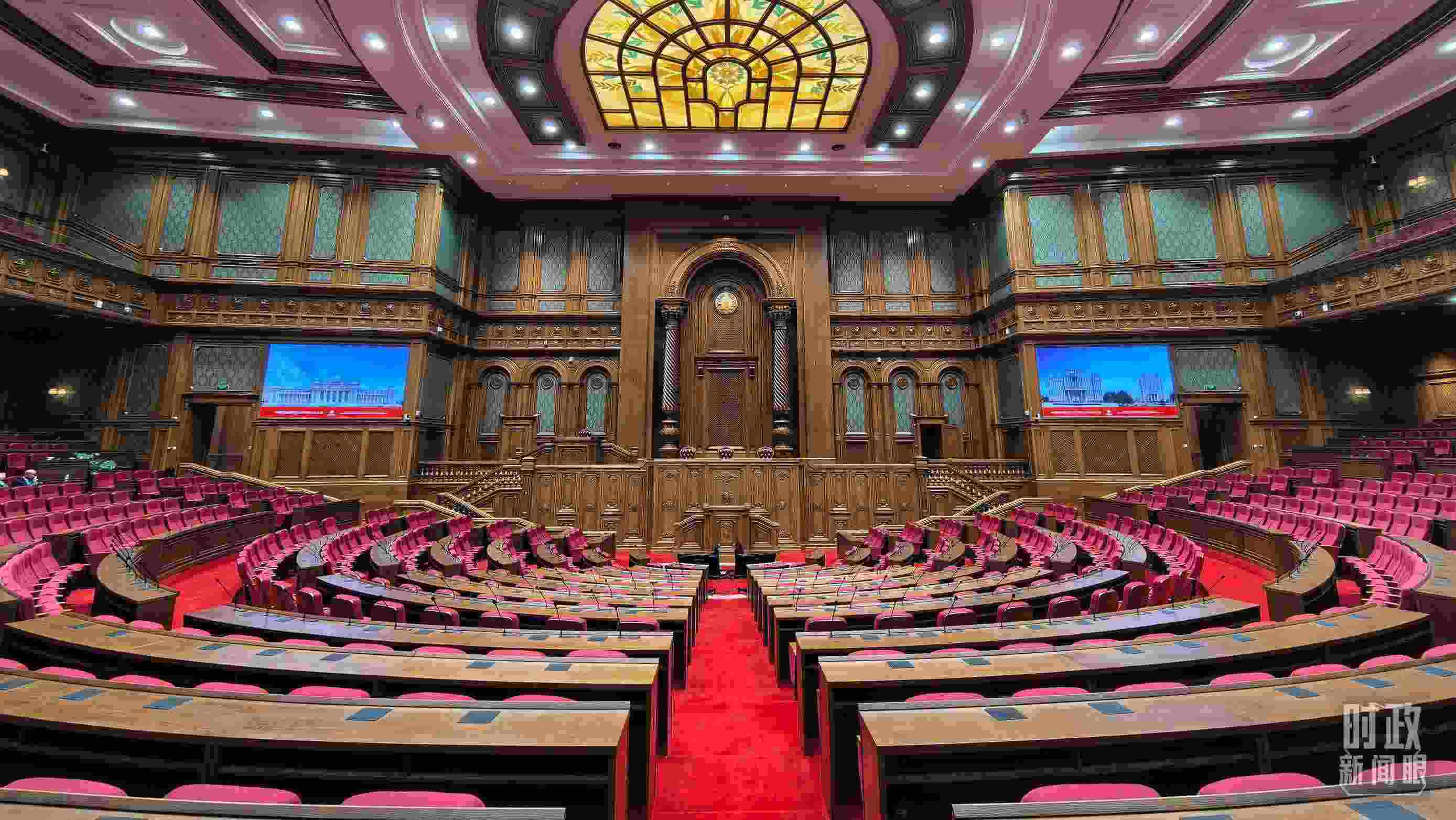 △中方援建塔議會(huì)大樓內(nèi)的聯(lián)席議會(huì)廳。（總臺(tái)央視記者陸泓宇拍攝）