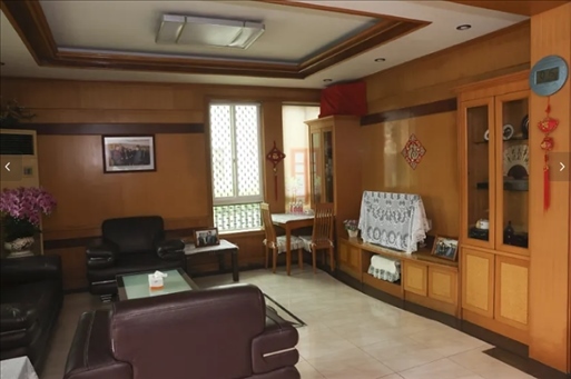 圖為魏來(lái)法家的客廳。