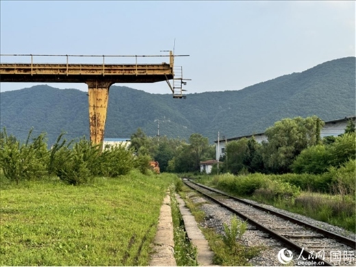 通鋼產(chǎn)品通過鐵路運輸出場。人民網(wǎng) 謝瑩攝