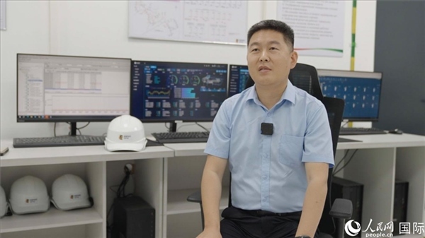 哈薩克斯坦能源投資公司副總經(jīng)理、總工程師張亮在接受人民網(wǎng)記者采訪。 人民網(wǎng)記者 葛泰佚攝