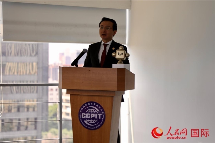 中國(guó)駐墨西哥大使張潤(rùn)發(fā)表講話。人民網(wǎng) 埃內(nèi)斯托·多明戈斯攝