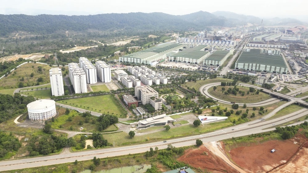 這是2024年6月13日在馬來西亞彭亨州拍攝的馬中關(guān)丹產(chǎn)業(yè)園（無人機(jī)照片）。新華社記者 程一恒 攝