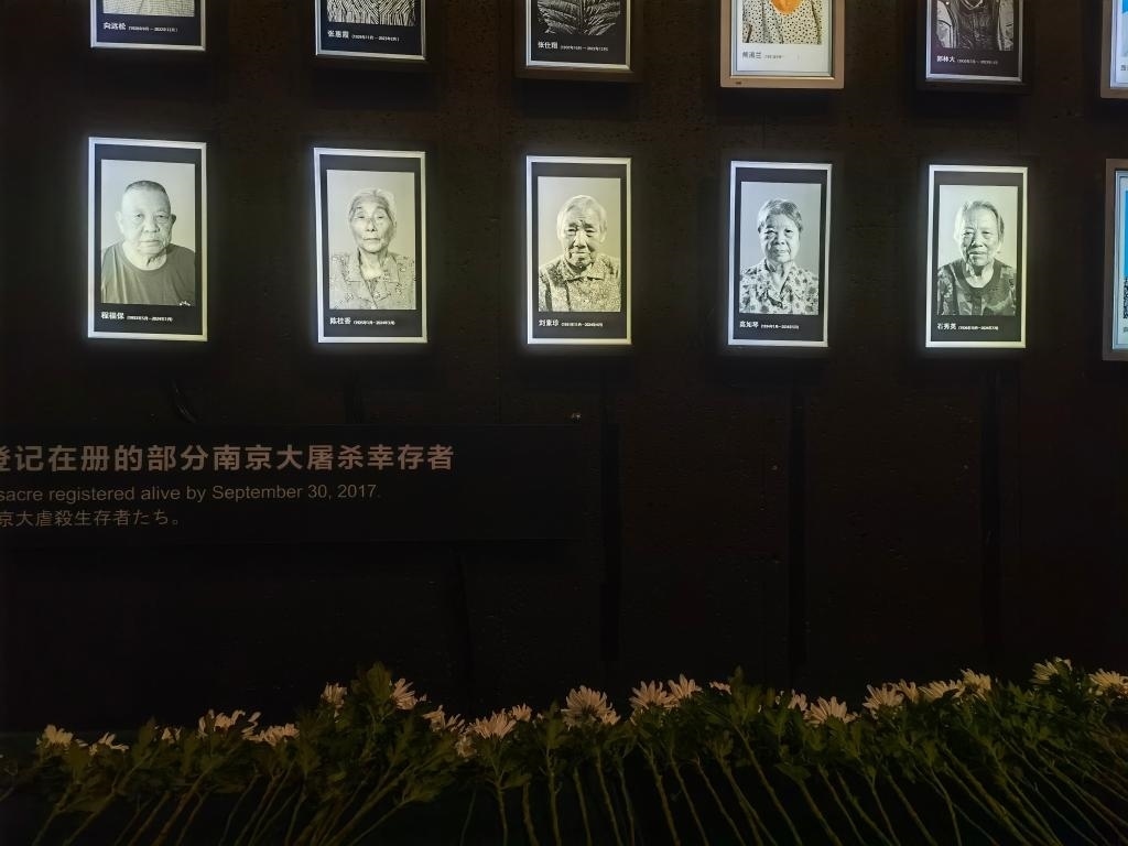 7月18日，侵華日軍南京大屠殺遇難同胞紀念館內(nèi)舉行“熄燈”悼念儀式，為今年離世的5位幸存者老人送行。新華社記者邱冰清 攝