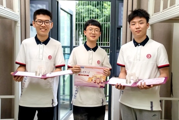 王子源（左）、母翰堯（中）、郭洋君（右）。清華大學(xué)供圖