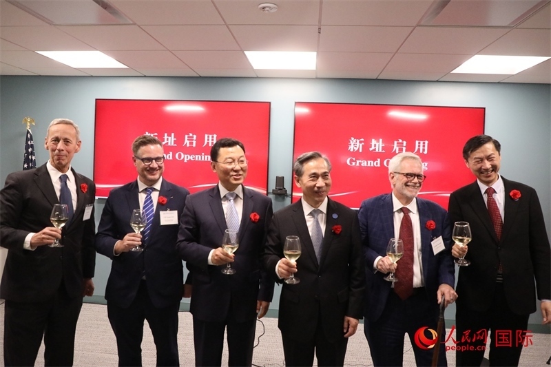 4、美中貿(mào)易全國(guó)委員會(huì)會(huì)長(zhǎng)克雷格·艾倫、美國(guó)商會(huì)高級(jí)副會(huì)長(zhǎng)傅瑞偉等美國(guó)工商界代表出席活動(dòng)。 人民網(wǎng)記者 李志偉攝