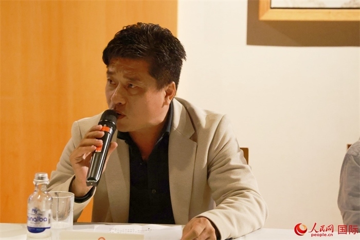 巴西中國浙江商會會長鄭俠茂在座談會上致辭。人民網(wǎng)記者 陳海琪攝