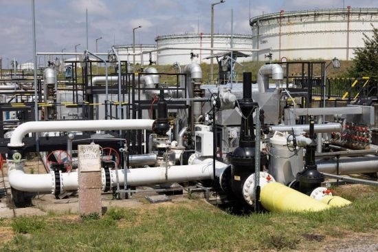 這是2022年5月24日在匈牙利薩茲豪隆包陶多瑙河煉油廠拍攝的連接匈牙利和俄羅斯的“友誼”輸油管道入口點。新華社發(fā)（弗爾季·奧蒂洛攝）