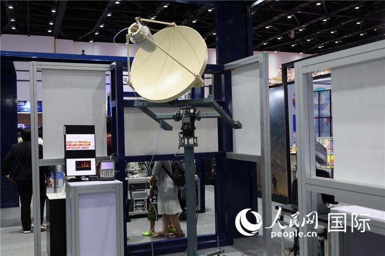 泰國(guó)衛(wèi)星設(shè)備。人民網(wǎng)記者 簡(jiǎn)承淵攝