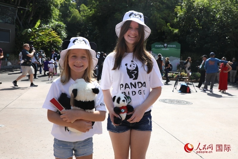 3、美國當(dāng)?shù)卦S多民眾來圣迭戈動物園看熊貓。 人民網(wǎng)記者 李志偉攝