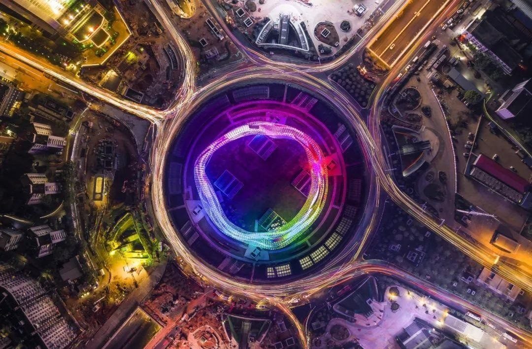 △武漢光谷正發(fā)展成為全國最大的光電子信息產業(yè)集群。