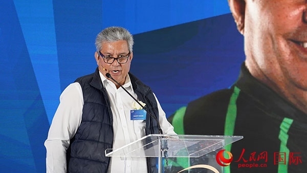 茨瓦尼市市長(zhǎng)委員會(huì)成員漢內(nèi)斯·科茲致辭。人民網(wǎng) 張茜攝