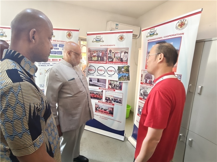 中方專家組組長(zhǎng)黃玉政介紹項(xiàng)目進(jìn)展。專家組供圖