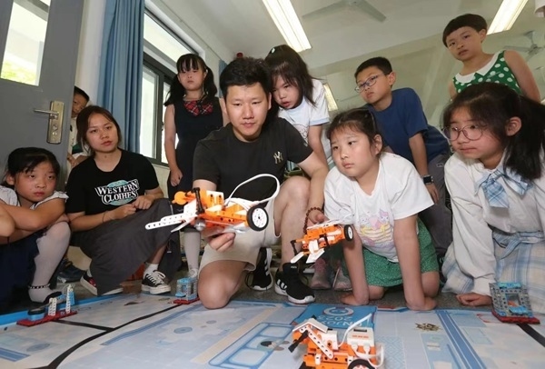 暑托班智能小車課。