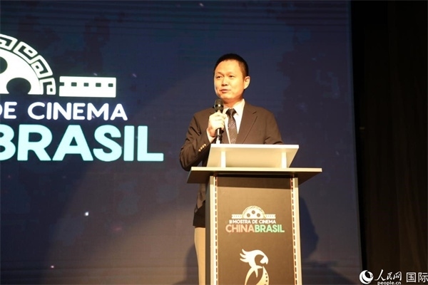 當(dāng)?shù)貢r間8月26日晚，中國駐里約總領(lǐng)館副總領(lǐng)事王尉育在第三屆中國－巴西電影展開幕式上致辭。 人民網(wǎng)記者 陳一鳴攝