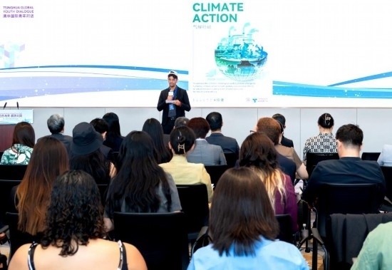 8月29日，在第二屆清華國(guó)際青年對(duì)話論壇活動(dòng)上，正在清華大學(xué)攻讀藥學(xué)博士的埃及留學(xué)生阿姆爾·瓦赫巴分享中國(guó)之旅的感悟。新華社發(fā)（畢尚宏攝）