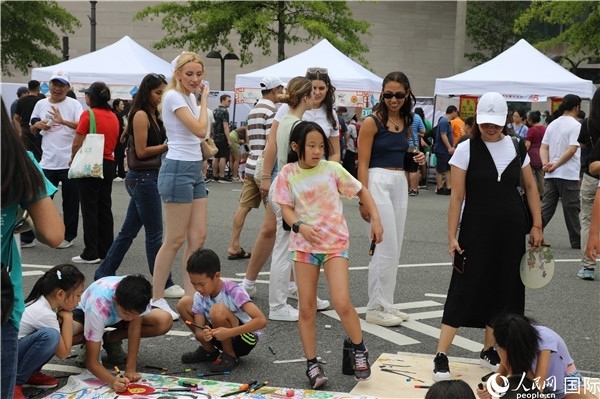 4、活動吸引了很多小朋友參加。 人民網(wǎng)記者 李志偉攝