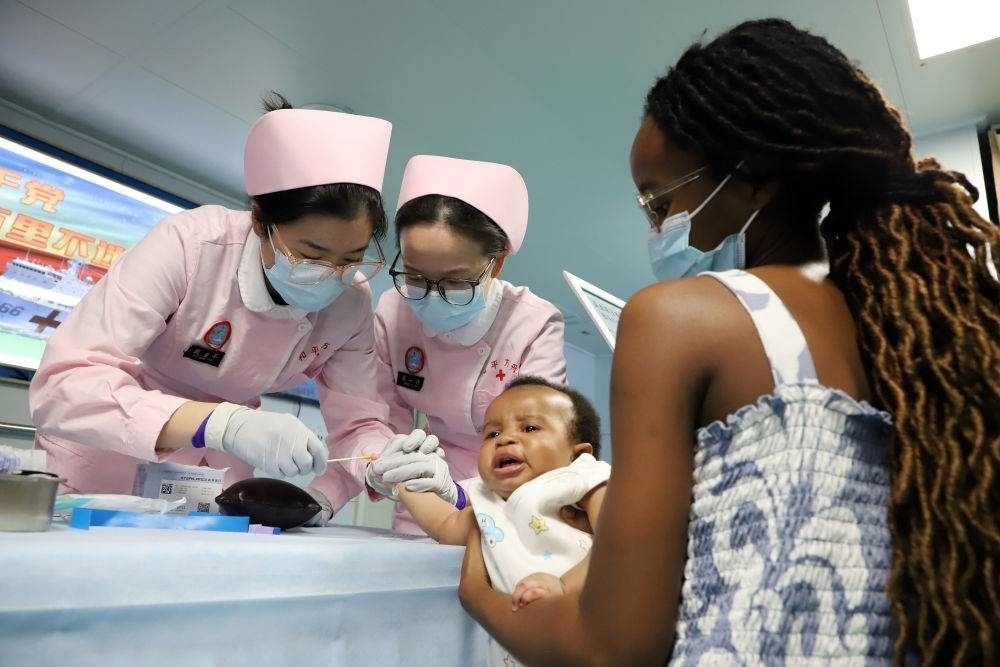 2024年8月12日，中國(guó)海軍“和平方舟”號(hào)醫(yī)院船在莫桑比克馬普托開展醫(yī)療服務(wù)。