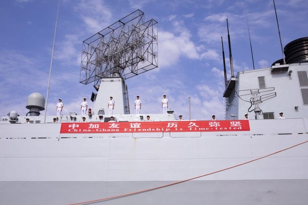 2023年6月27日，中國(guó)海軍第43批護(hù)航編隊(duì)抵達(dá)加納特馬港碼頭，開始對(duì)加納進(jìn)行為期4天的友好訪問。