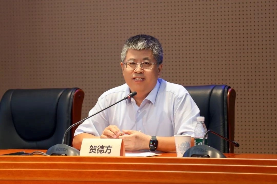 國務院參事、科技部原副秘書長、中國科技評估與成果管理研究會理事長賀德方致辭。主辦方供圖