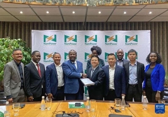 9月9日，在納米比亞首都溫得和克，嘉賓在簽字儀式后合影。新華社發(fā)（江西國際供圖）