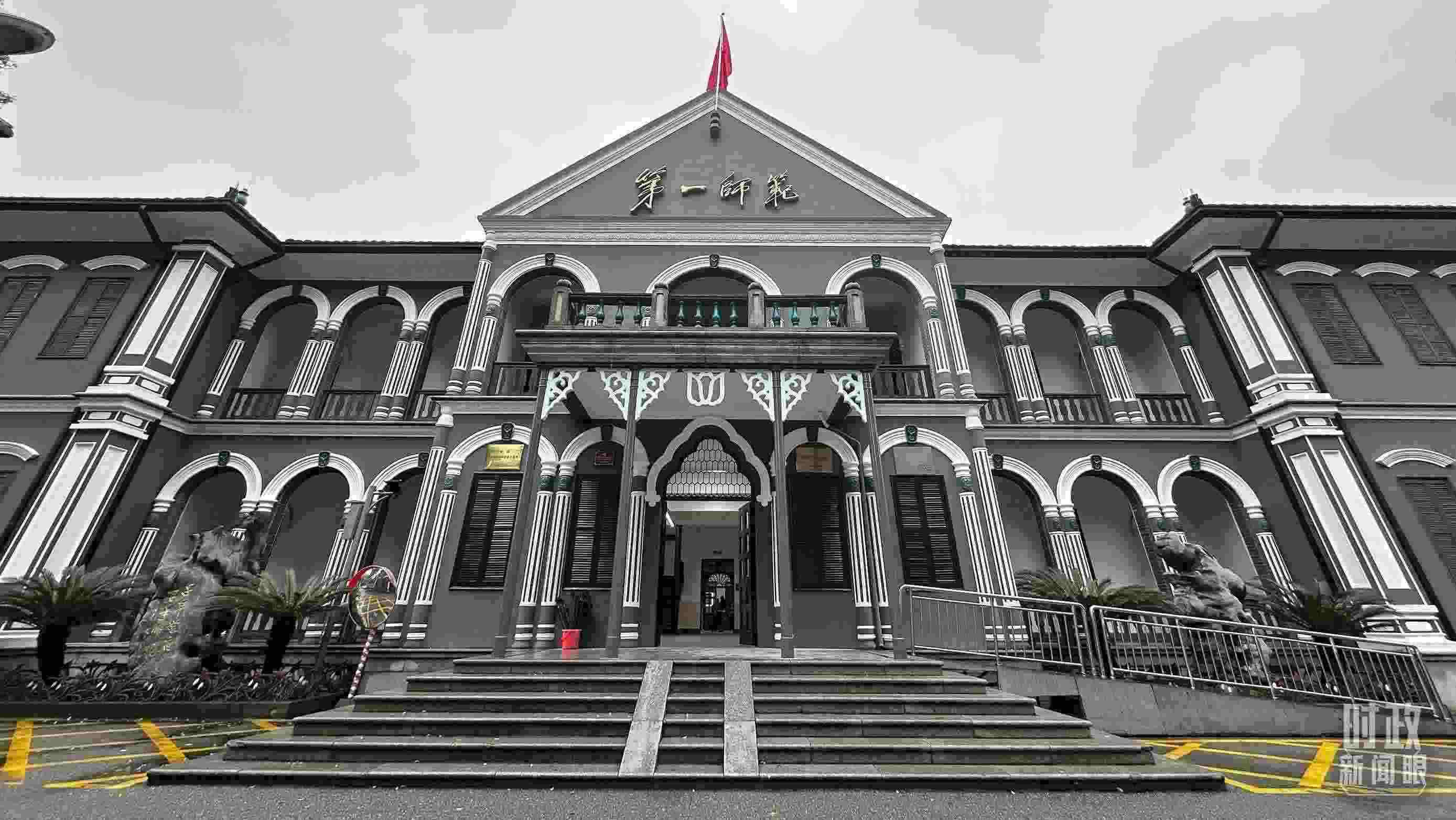  △2024年3月，習近平來到湖南第一師范學院（城南書院校區(qū)）考察。當時他說，國家要強大，必須辦好教育。（總臺央視記者覃思拍攝）