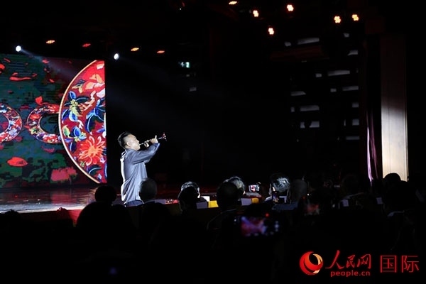 演出現(xiàn)場(chǎng)，演員帶來嗩吶獨(dú)奏《看秧歌》。人民網(wǎng)記者 楊一攝