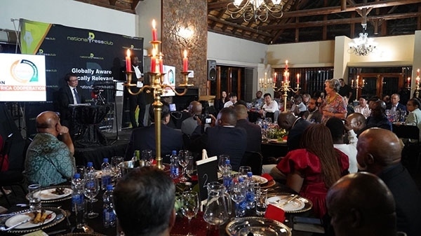 吳大使回答記者提問。人民網(wǎng) 劉暢攝