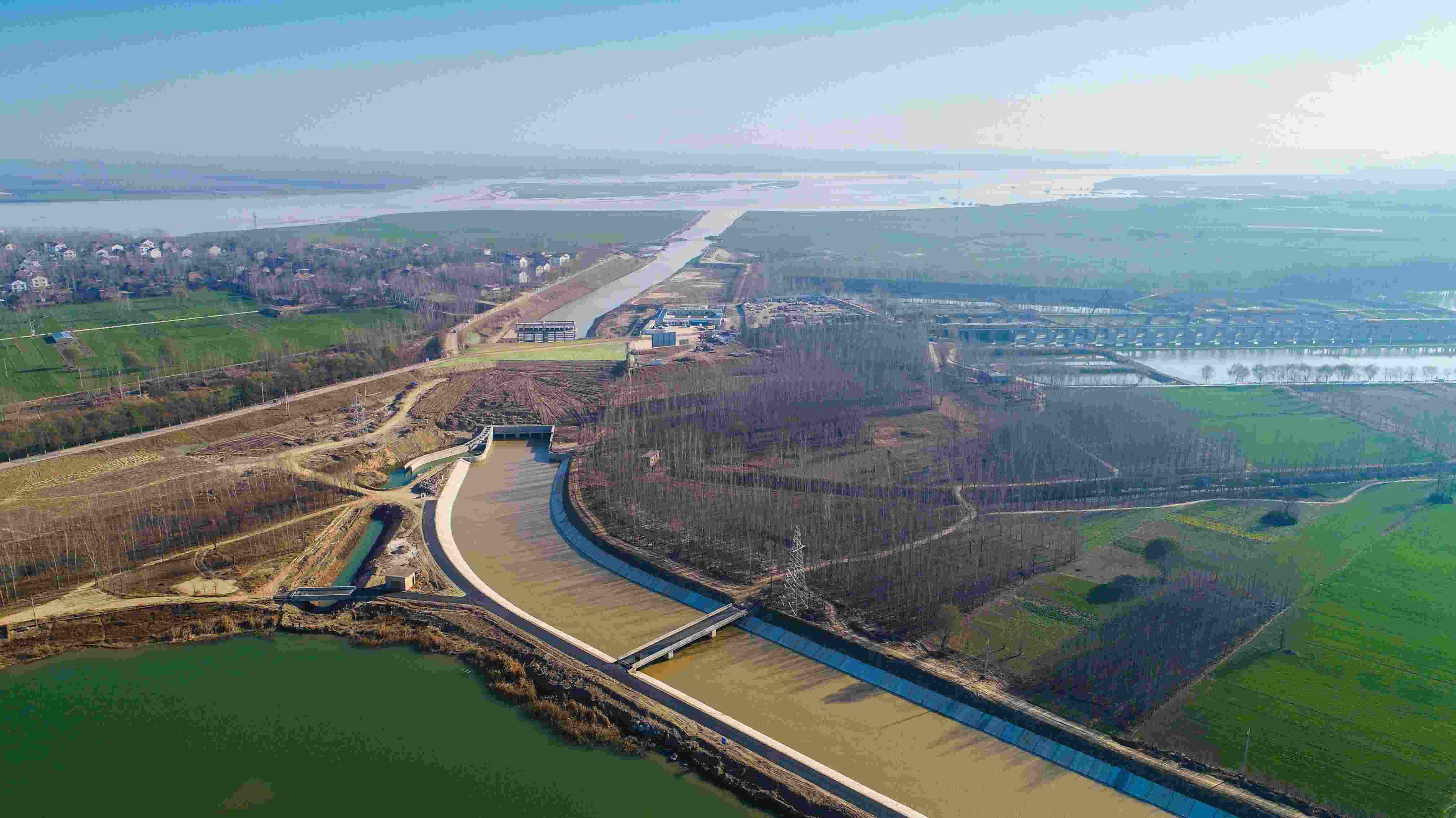 實(shí)施引黃入冀調(diào)水，助力華北地下水超采綜合治理和白洋淀生態(tài)環(huán)境修復(fù)。水利部水資源局供圖