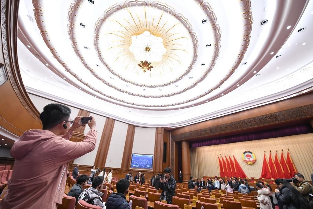 2019年11月16日，全國政協(xié)機關(guān)舉辦第一次公眾開放日活動，約200名高校師生、街道工作人員、退休干部、居民代表等參加。新華社記者 岳月偉 攝