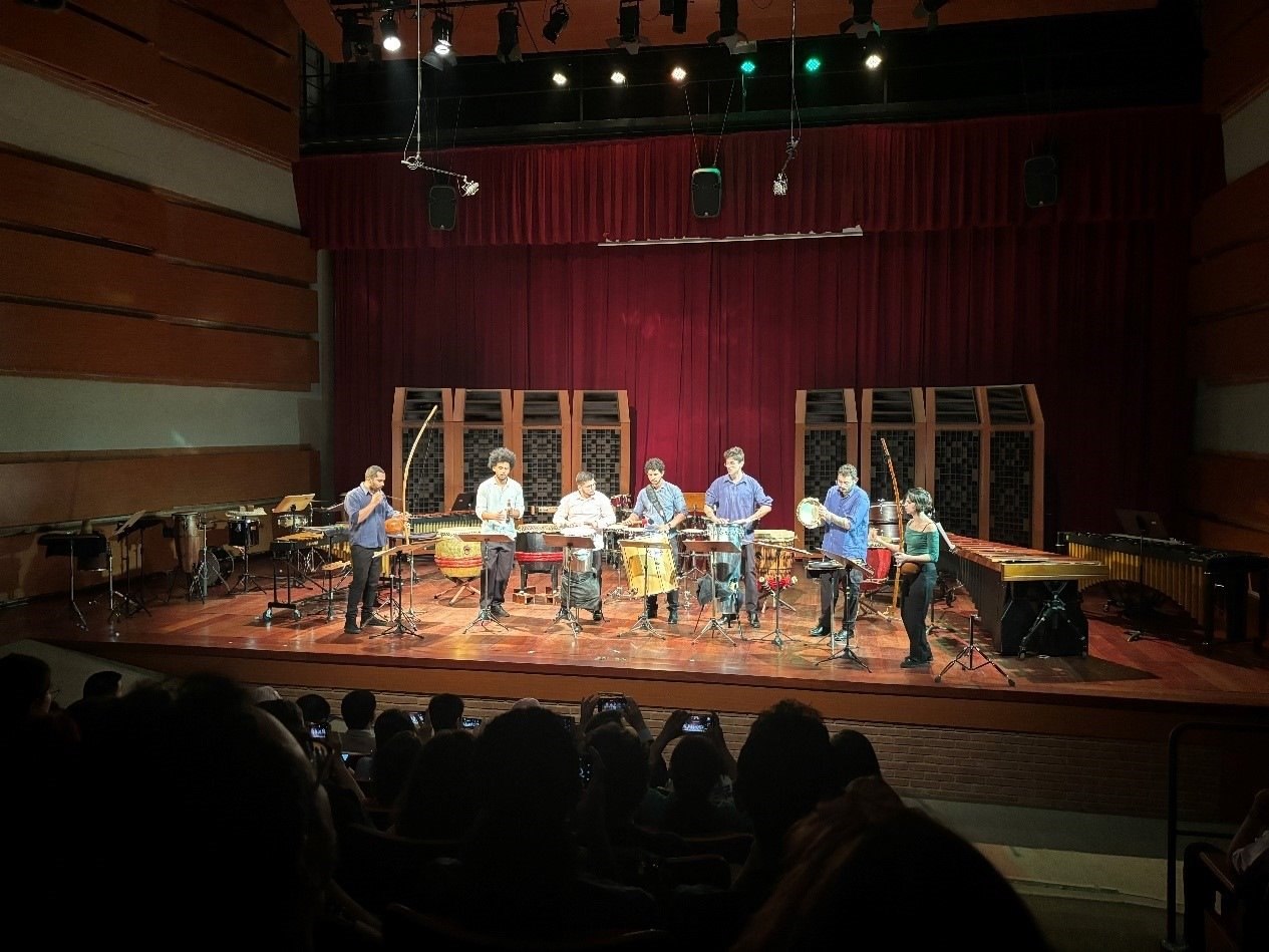 圣保羅州立大學(xué)藝術(shù)學(xué)院打擊樂(lè)團(tuán)在活動(dòng)上表演精彩的節(jié)目。 圣保羅州立大學(xué)孔子學(xué)院供圖