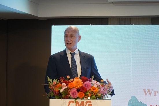 澳大利亞旅游局東半球市場(chǎng)及國(guó)際航司業(yè)務(wù)執(zhí)行總經(jīng)理何安哲在活動(dòng)上致辭。張舒惠攝