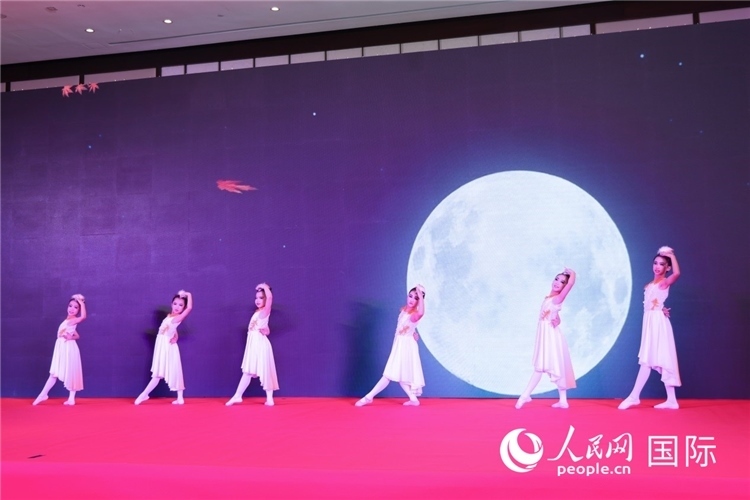 中國青少年歌舞表演。人民網(wǎng)記者任皓宇攝