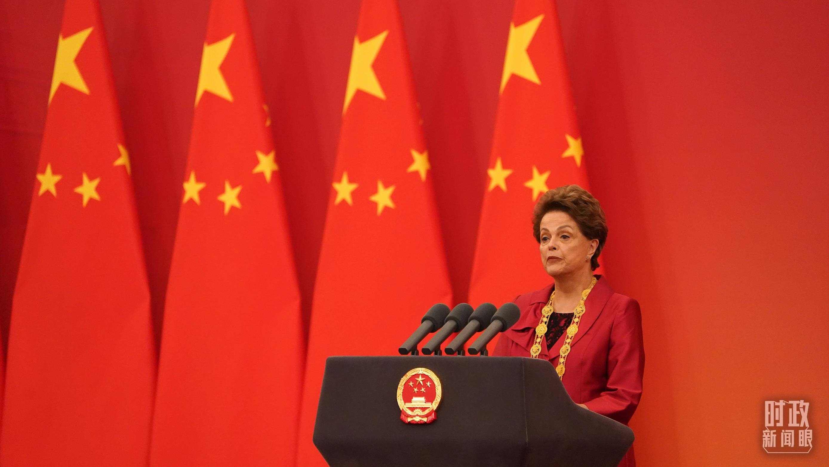 “友誼勛章”獲得者迪爾瑪·羅塞芙在頒授儀式上發(fā)言。（總臺(tái)記者李晉拍攝）