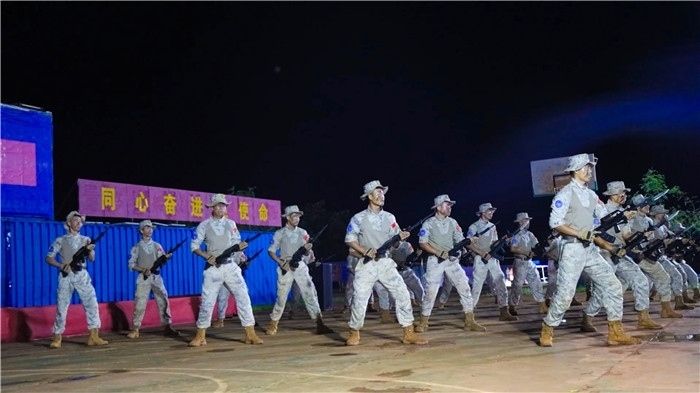 刺殺操展示氣勢沖天。孫千攝