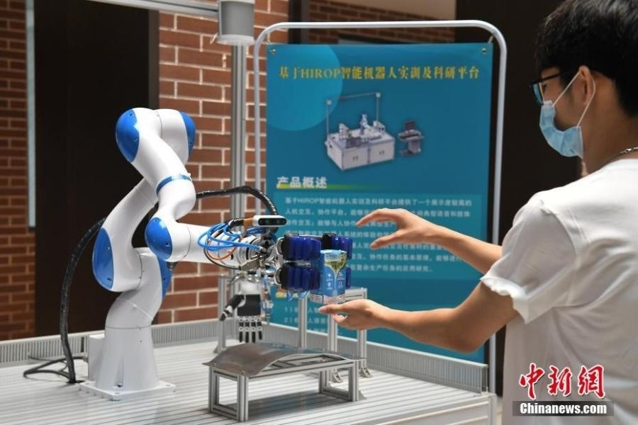  資料圖：高校為學生打造先進科研平臺。中新社記者 陳楚紅 攝