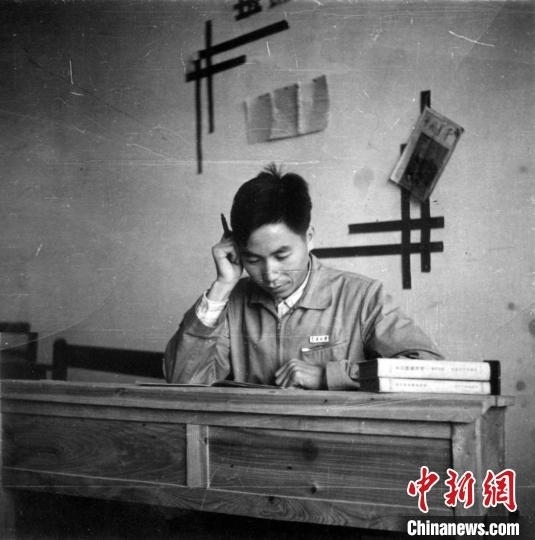 大學(xué)時期，龍樂豪在教室自習(xí)。(中國運載火箭技術(shù)研究院供圖)