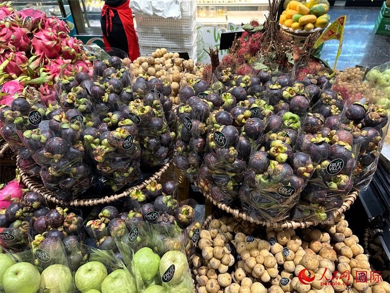 泰國(guó)超市售賣的山竹。人民網(wǎng)記者 簡(jiǎn)承淵攝