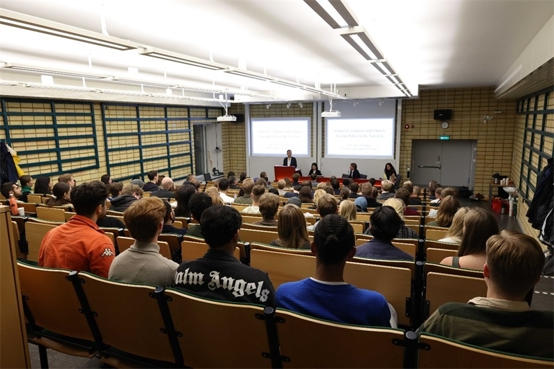 中國駐瑞典大使崔愛民訪問烏普薩拉大學(xué)并發(fā)表演講。中國駐瑞典大使館供圖