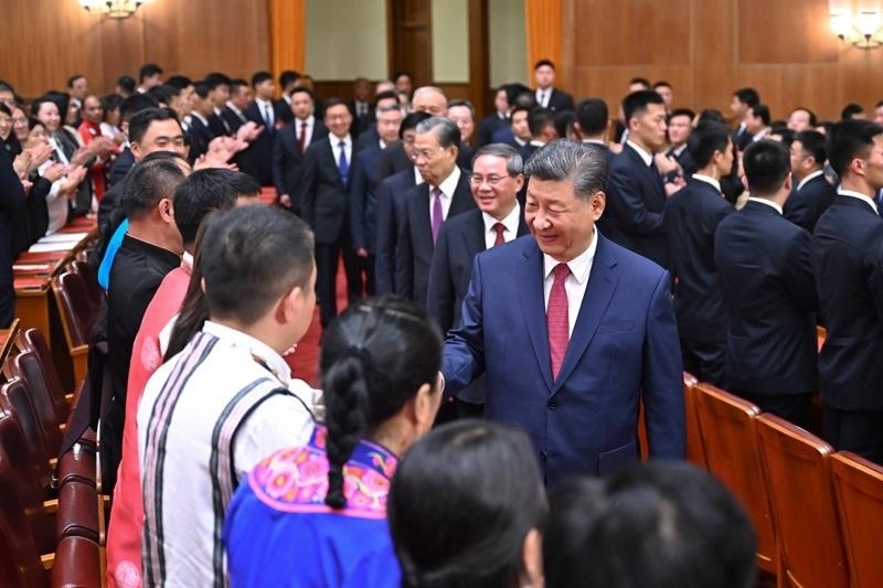 2024年9月29日晚，慶祝中華人民共和國(guó)成立75周年音樂(lè)會(huì)在京舉行。習(xí)近平總書(shū)記等黨和國(guó)家領(lǐng)導(dǎo)人，同3000多名觀眾一起觀看演出。