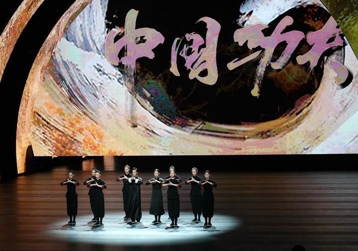 2024年9月19日，演職人員在北京文化論壇專場(chǎng)文藝演出中表演舞劇《詠春》。