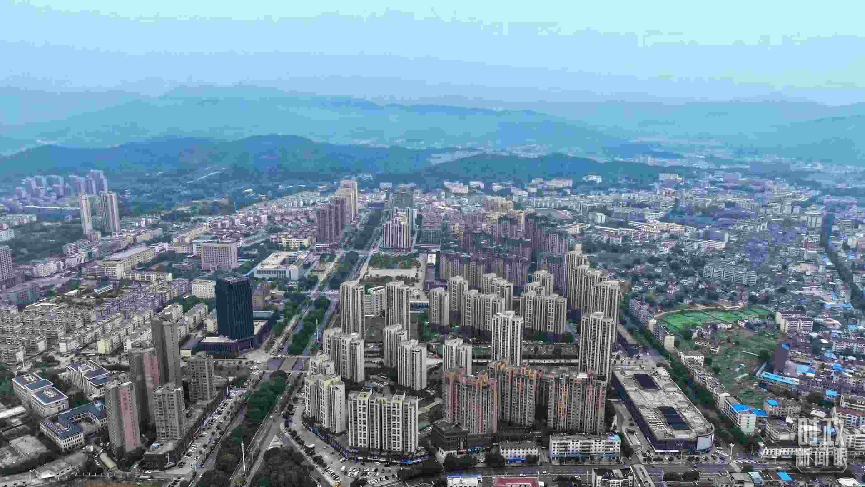 △俯瞰桐城市。（總臺記者葛啟文拍攝）