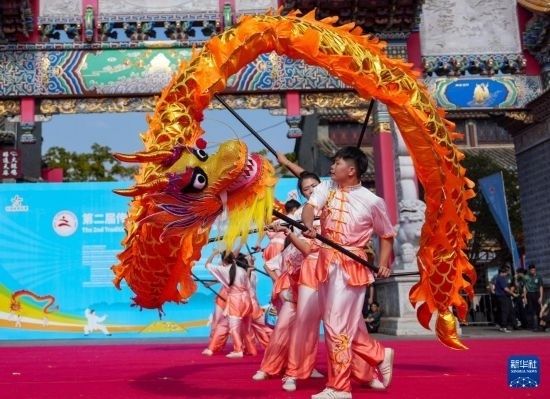 10月19日，廣州體育學院龍獅隊在傳統(tǒng)舞龍項目中比賽，最終他們獲得該項目金獎。
