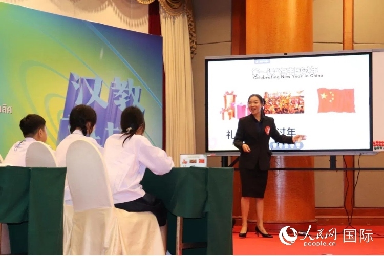 泰國本土中文教師參賽者現(xiàn)場授課。人民網(wǎng)實習(xí)生 姚欣可攝
