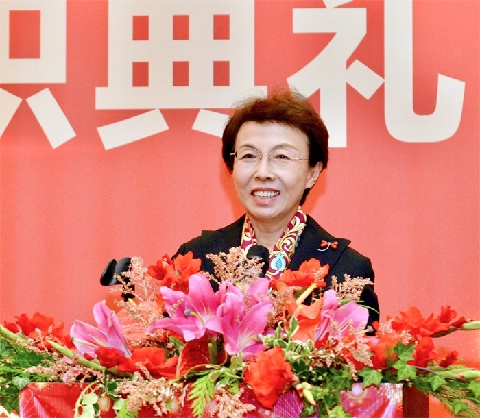 中國僑聯(lián)副主席程紅出席比利時(shí)浙江籍僑團(tuán)聯(lián)盟第二屆主席團(tuán)就職典禮并致辭。比利時(shí)浙江籍僑團(tuán)聯(lián)盟供圖