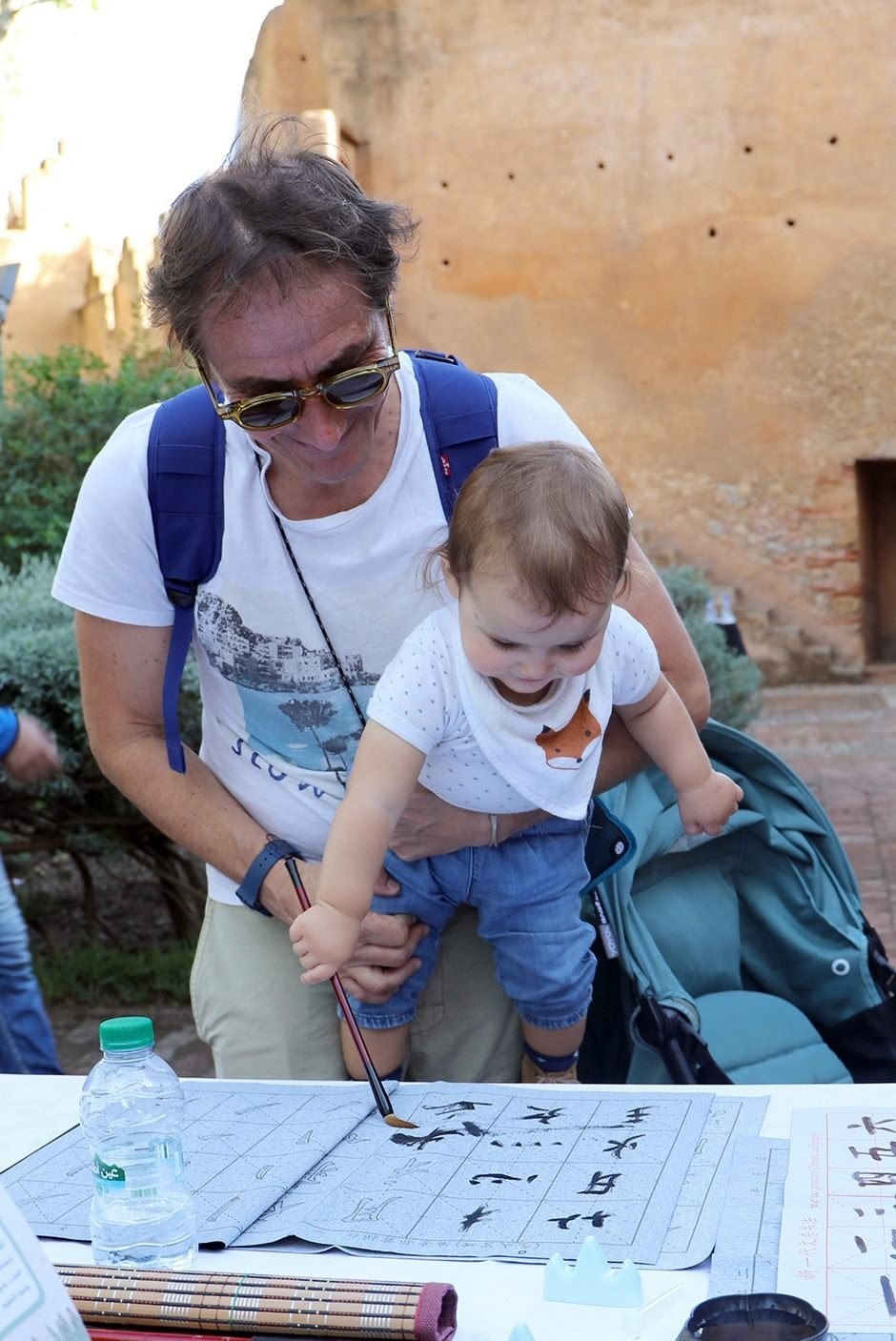 小小書(shū)法家。拉巴特中國(guó)文化中心供圖