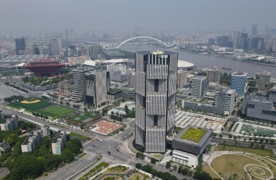 位于中國上海浦東新區(qū)世博園區(qū)的金磚國家新開發(fā)銀行總部大樓（2022年6月17日攝，無人機照片）。新華社記者方喆攝