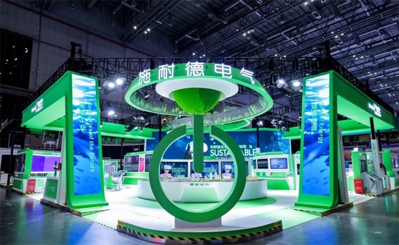 2023年，施耐德電氣在第六屆中國國際進(jìn)口博覽會(huì)現(xiàn)場。施耐德電氣供圖