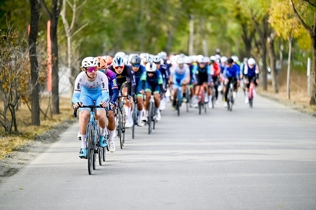 選手在比賽中展開激烈角逐。主辦方供圖