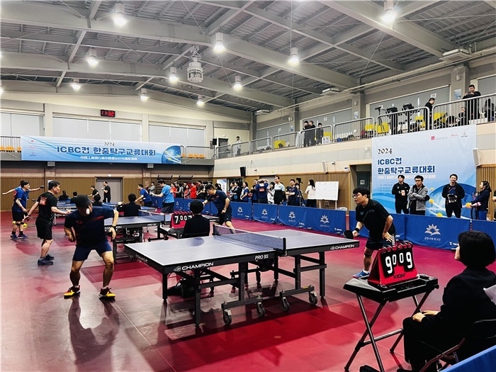 圖為中韓業(yè)余乒乓球友誼賽現(xiàn)場(chǎng)。 首爾中國(guó)文化中心供圖