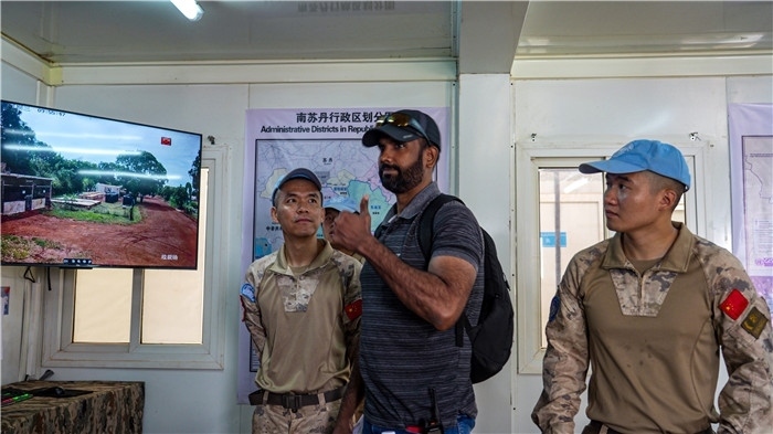 核查官員稱贊。王軍杰攝